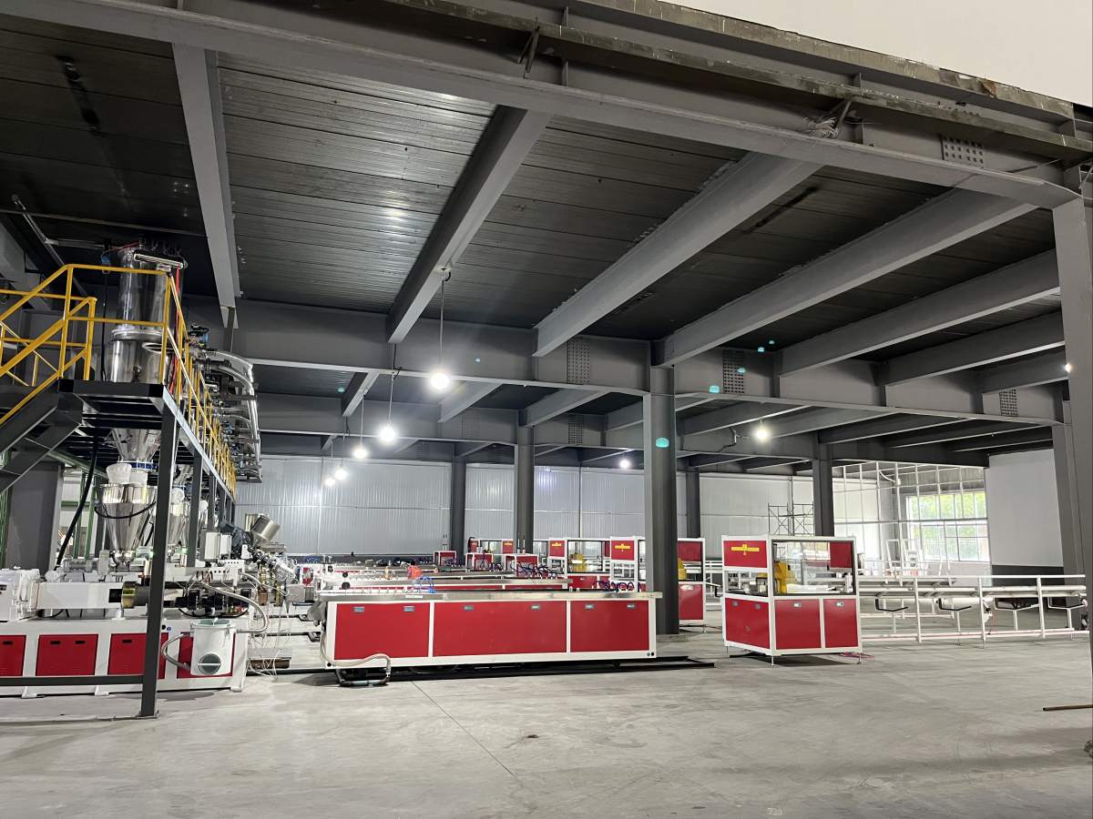 Индивидуальное оборудование из ДПК для ландшафтных проектов: 3 ключевых параметра, определяющих успех